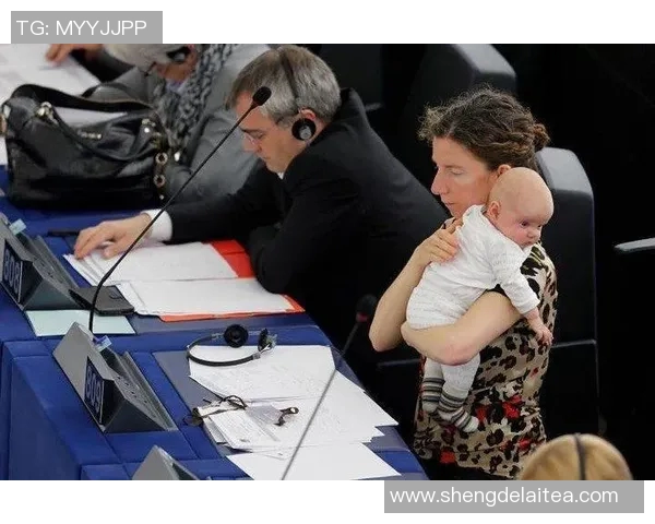 足球明星带娃日常对比分析看他们如何平衡事业与家庭生活